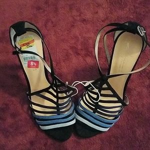 NWT  DAYA BY ZENDAYA. SIZE 8.5